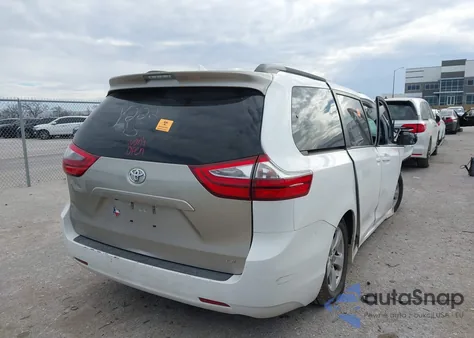 2020 Toyota Sienna Le z USA, uszkodzony, nr VIN 5TDKZ3DC9LS070456